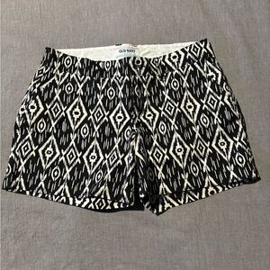Black and white print shorts